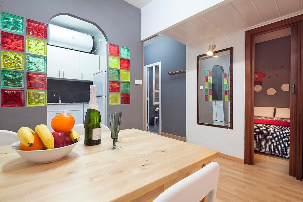 バルセロナディープ パープルアパートメント 部屋 写真